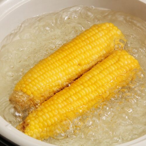 Ile czasu gotować kukurydzę w kolbie